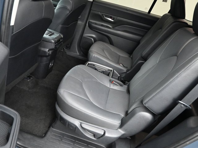 Vehicle image 37 of 43