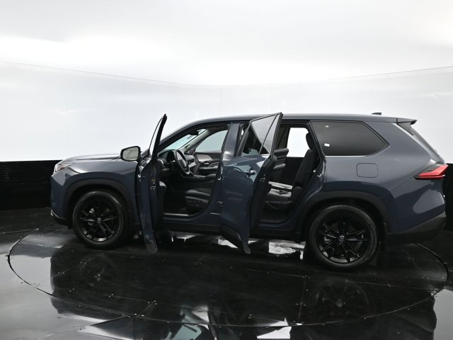 Vehicle image 26 of 43