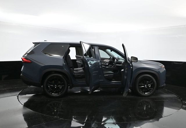 Vehicle image 14 of 43