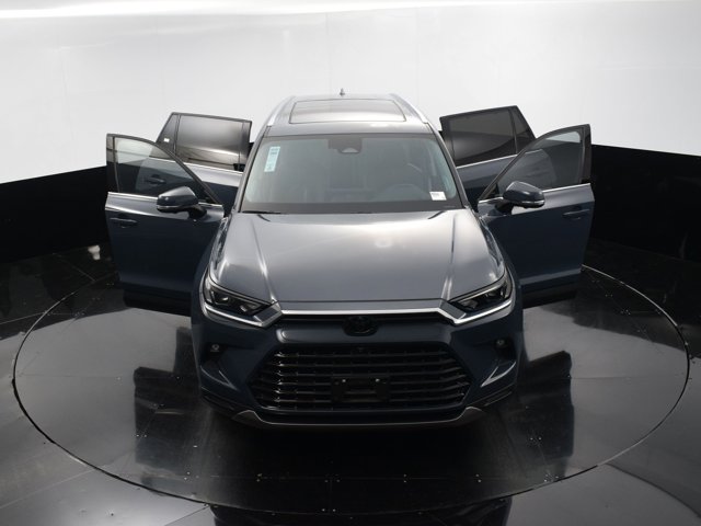 Vehicle image 4 of 43