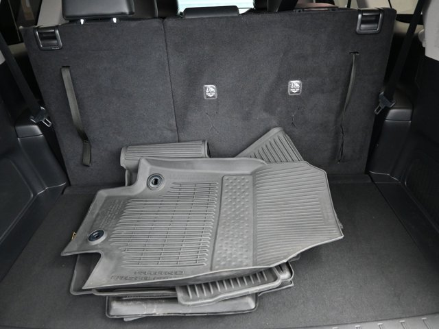 Vehicle image 39 of 43