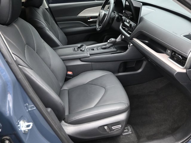 Vehicle image 41 of 43