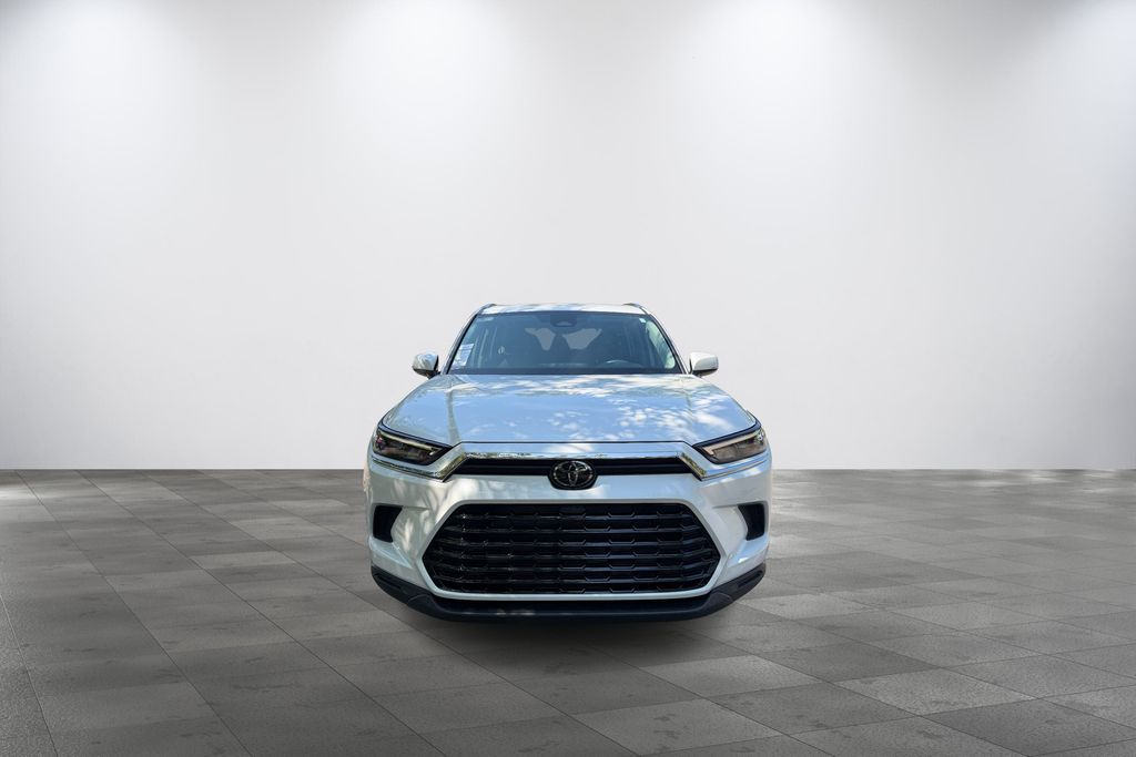2024 Toyota Grand Highlander XLE Image 2 of 30