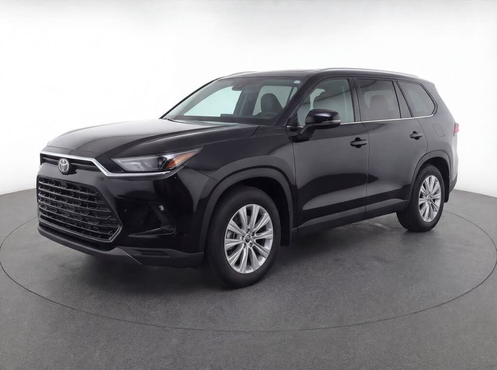 2024 Toyota Grand Highlander XLE Image 1 of 4