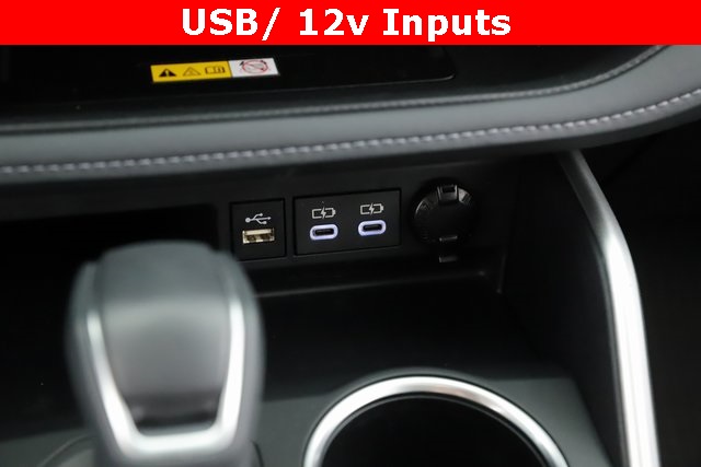 Vehicle image 25 of 32