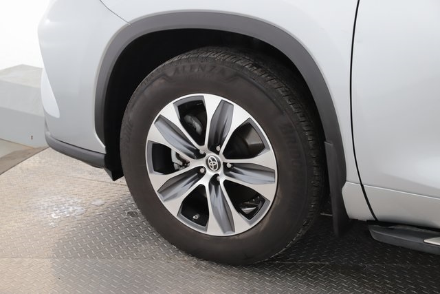 Vehicle image 13 of 32