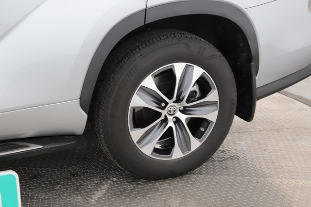 Vehicle image 14 of 32