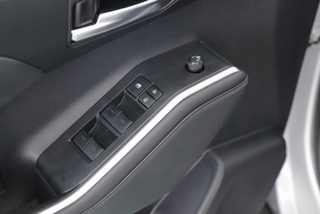 Vehicle image 18 of 32