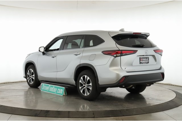 Vehicle image 8 of 32