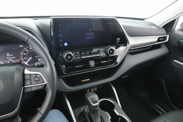 Vehicle image 26 of 32