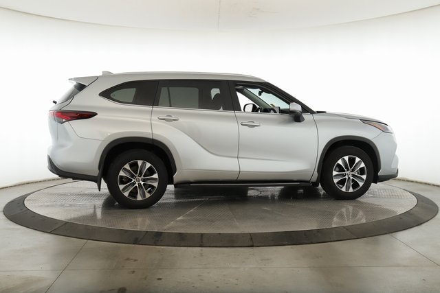 Vehicle image 5 of 32