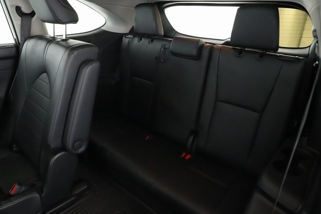Vehicle image 28 of 32