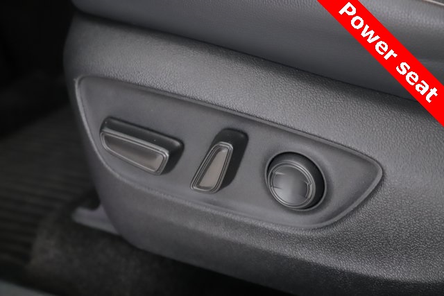 Vehicle image 19 of 32