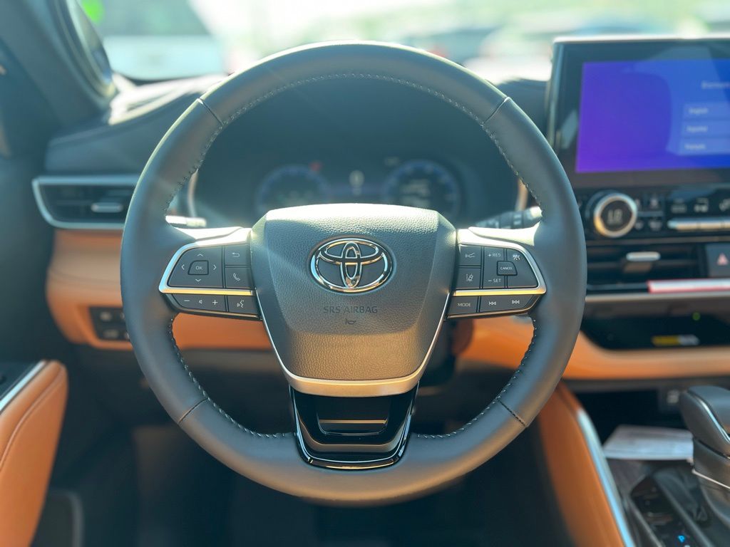 Vehicle image 15 of 27
