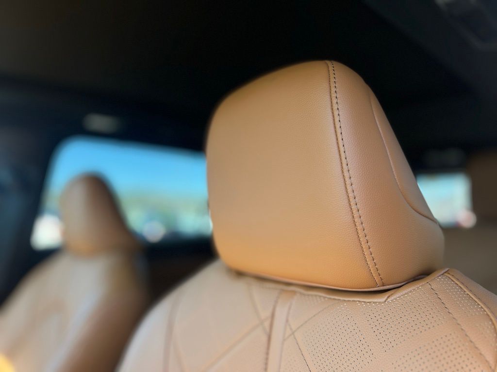 Vehicle image 20 of 27