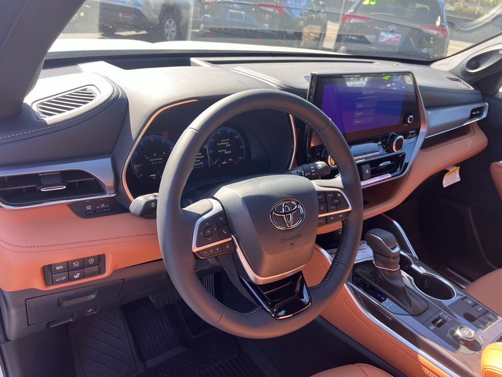 Vehicle image 8 of 27