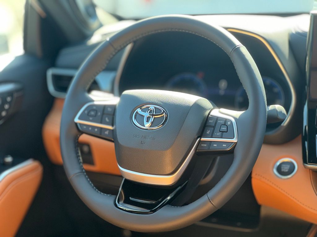 Vehicle image 18 of 27