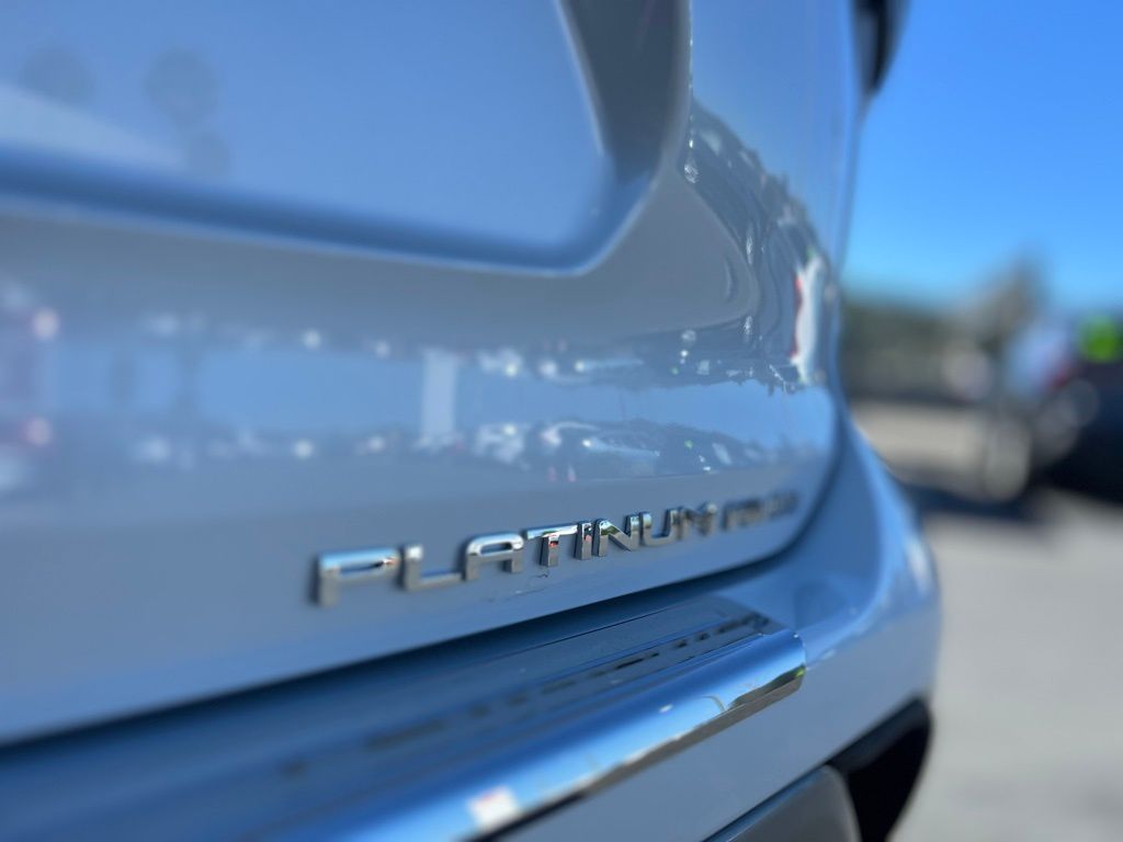 Vehicle image 12 of 27