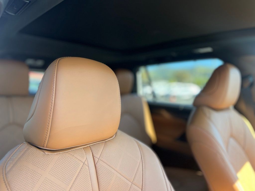 Vehicle image 11 of 27