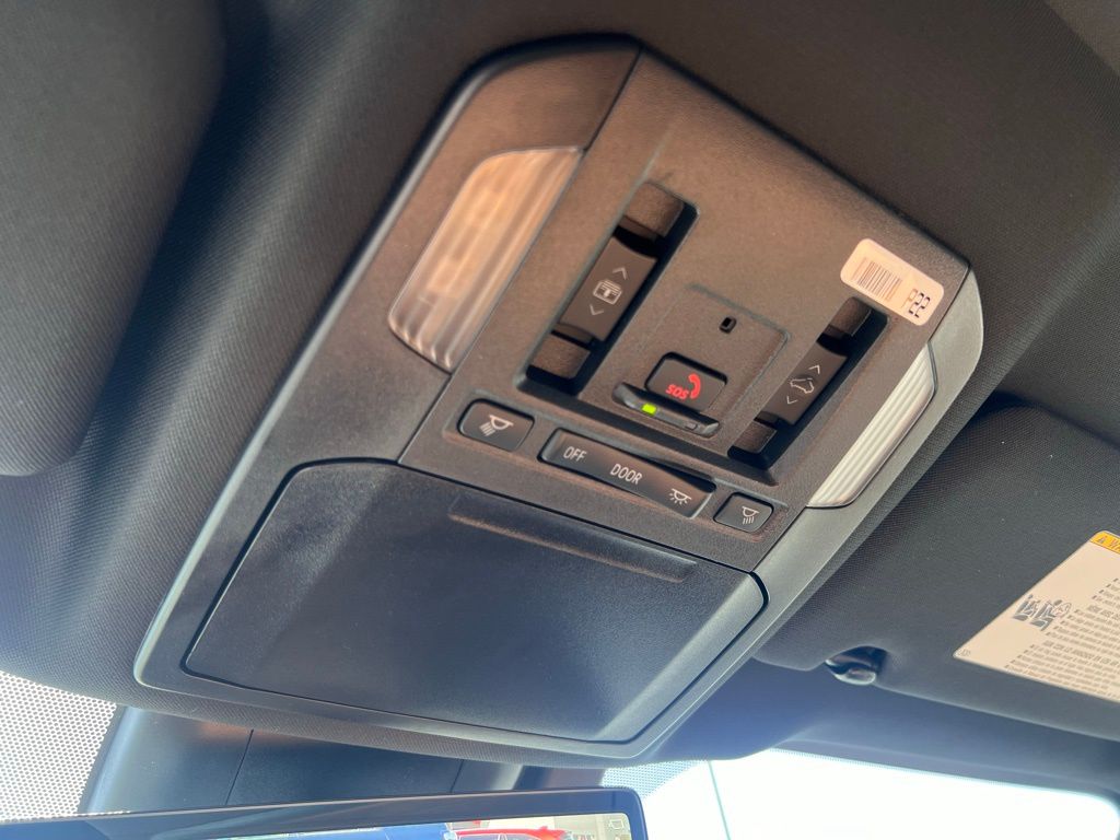 Vehicle image 25 of 27