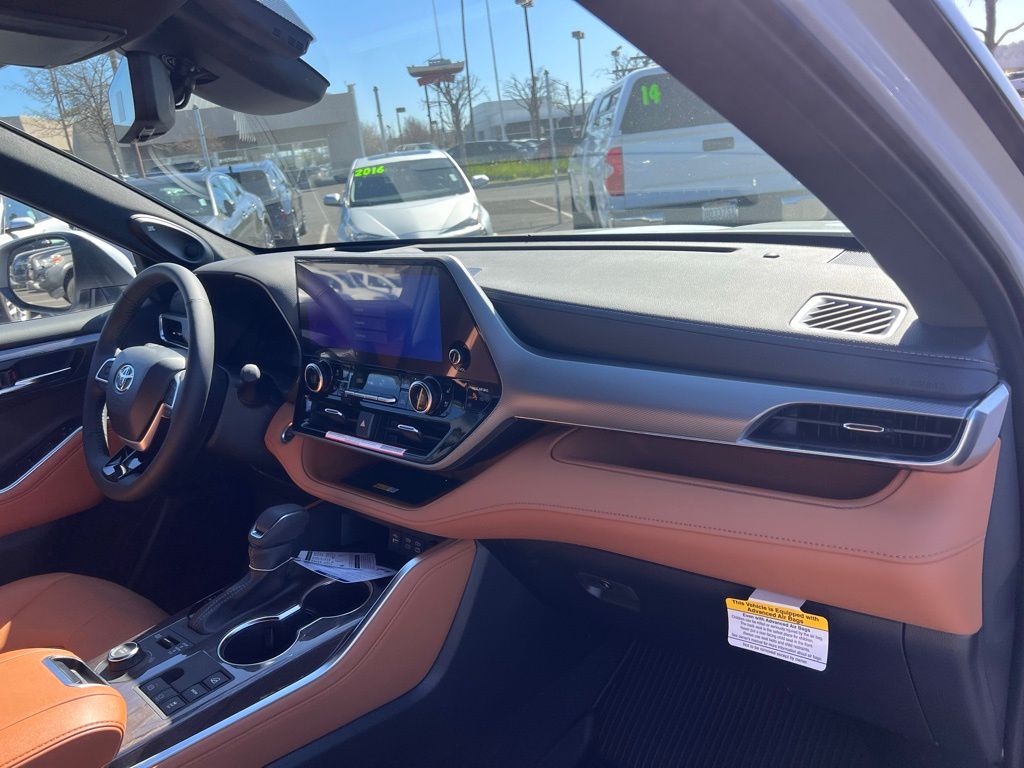 Vehicle image 10 of 27
