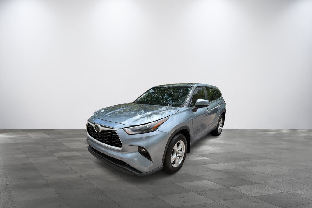 2024 Toyota Highlander LE Image 1 of 33