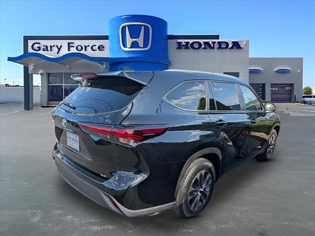 Vehicle image 3 of 25