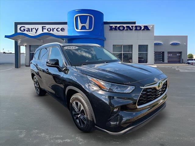Vehicle image 2 of 25