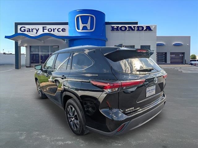 Vehicle image 4 of 25