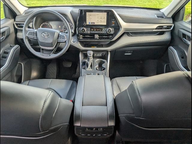 Vehicle image 19 of 25