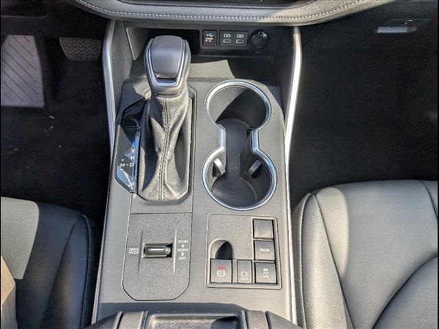 Vehicle image 13 of 25