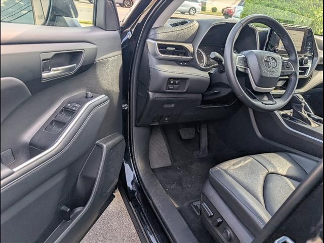 Vehicle image 6 of 25