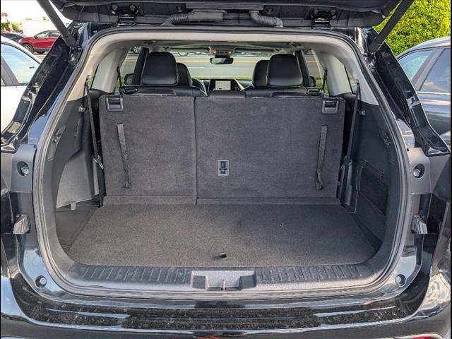 Vehicle image 21 of 25