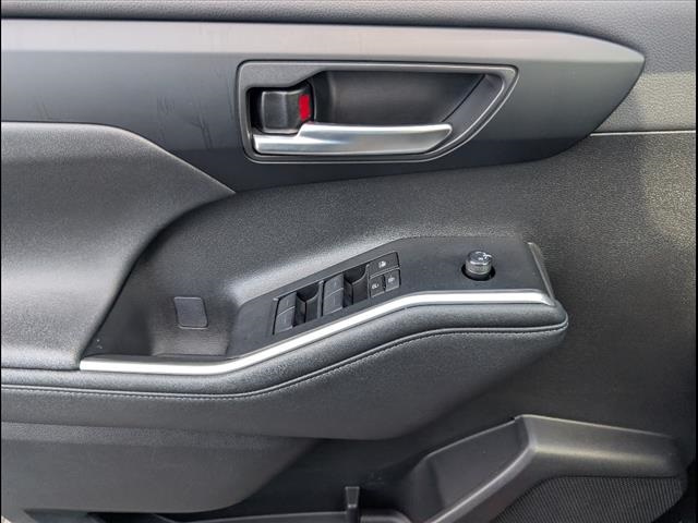 Vehicle image 16 of 25