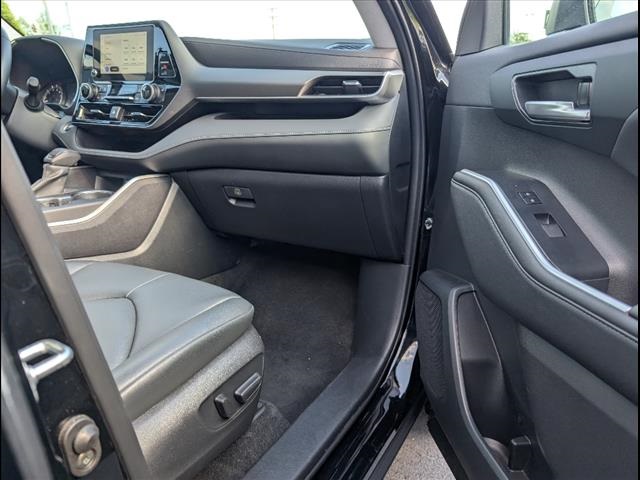 Vehicle image 24 of 25