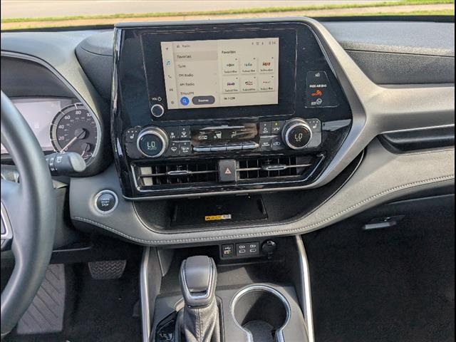 Vehicle image 10 of 25