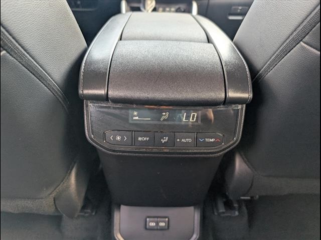 Vehicle image 18 of 25