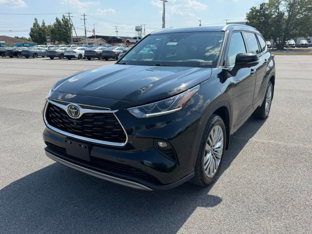 2024 Toyota Highlander Platinum Image 1 of 36