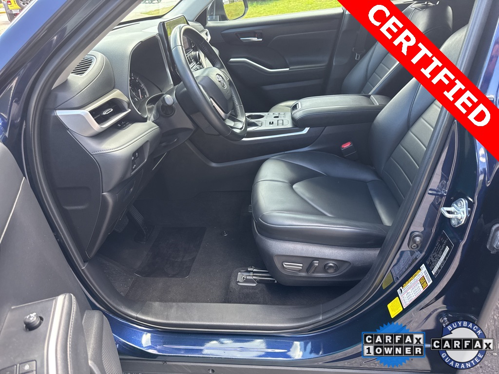 Vehicle image 15 of 16