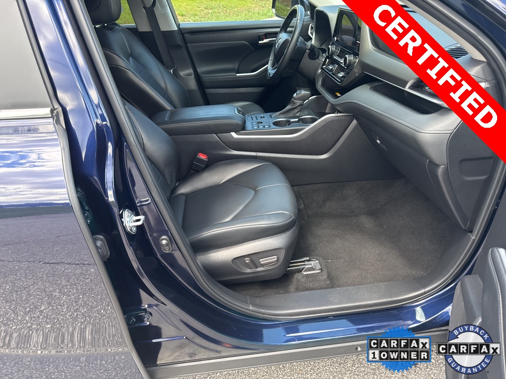 Vehicle image 11 of 16