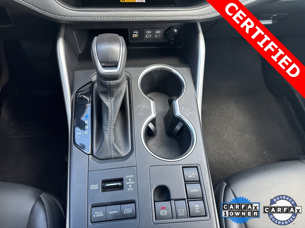 Vehicle image 14 of 16