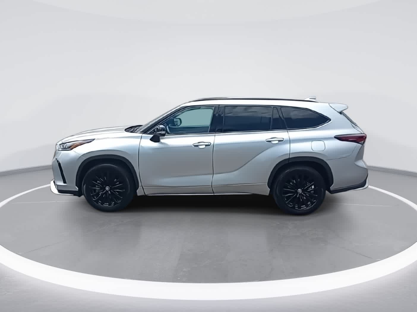 Vehicle image 8 of 33