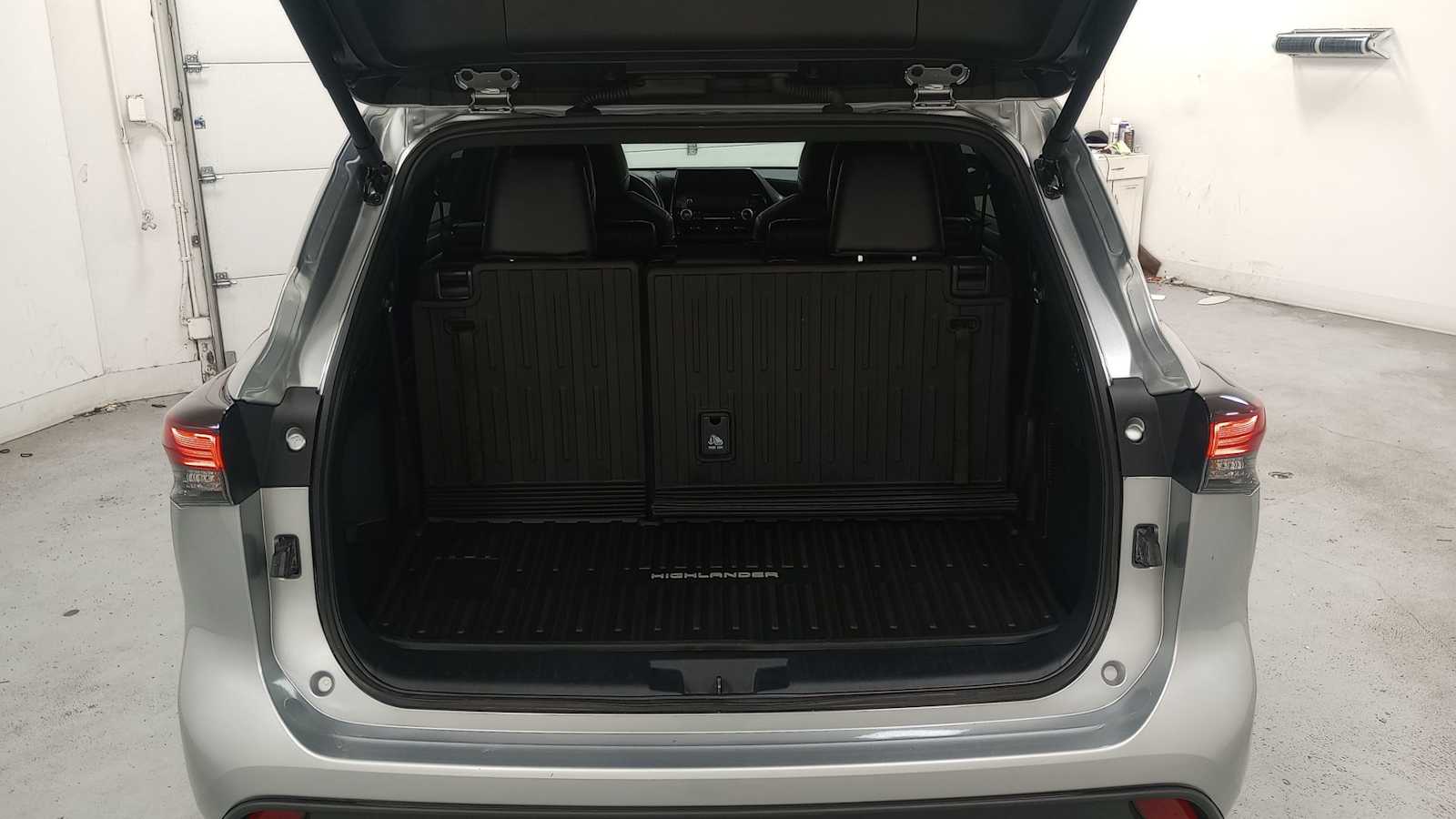 Vehicle image 12 of 33