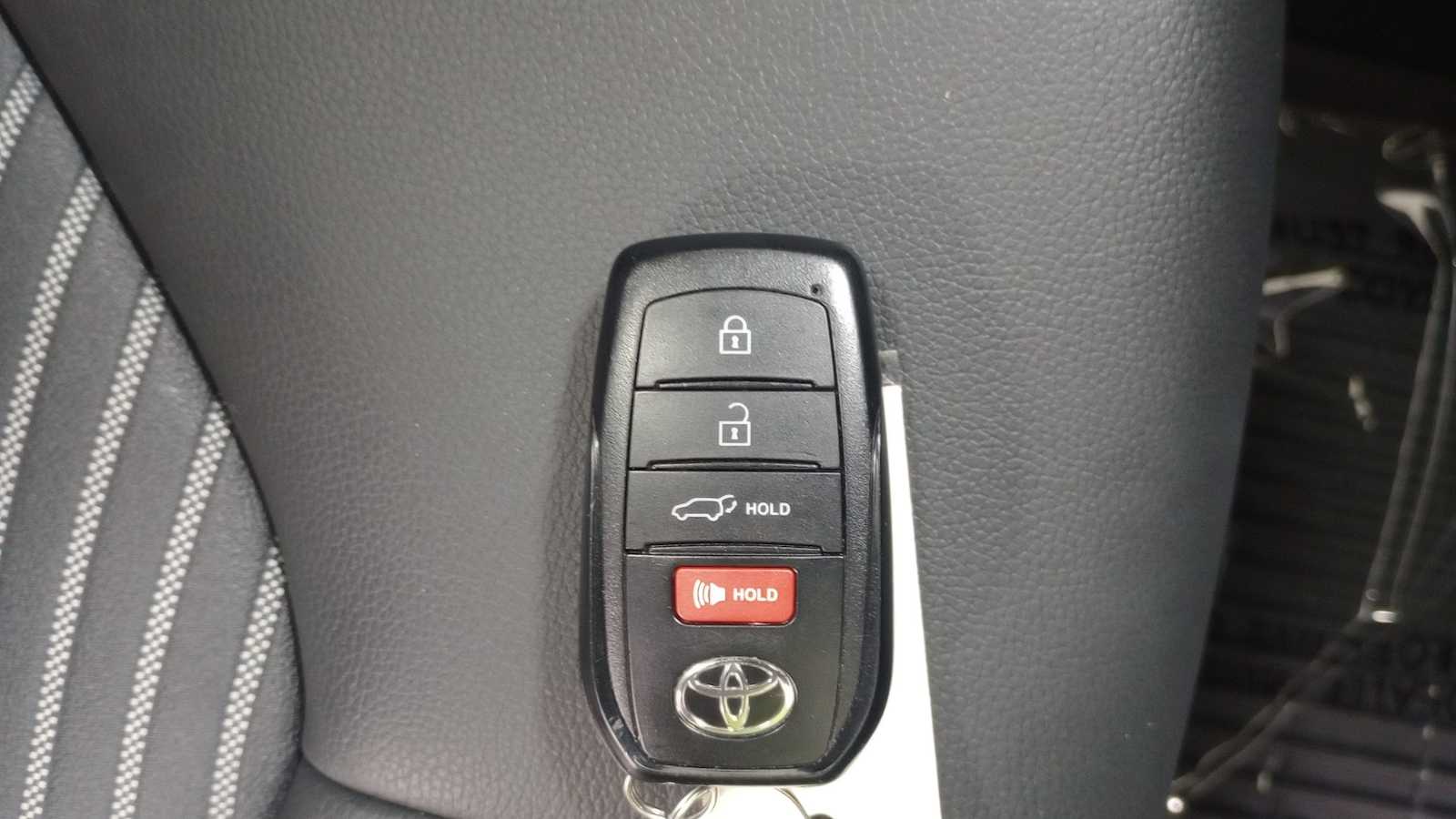 Vehicle image 30 of 33