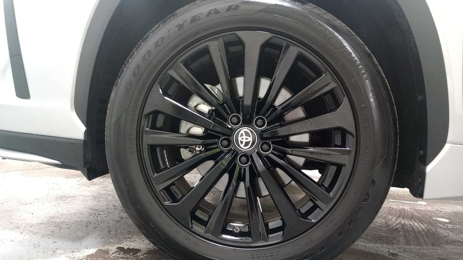 Vehicle image 11 of 33