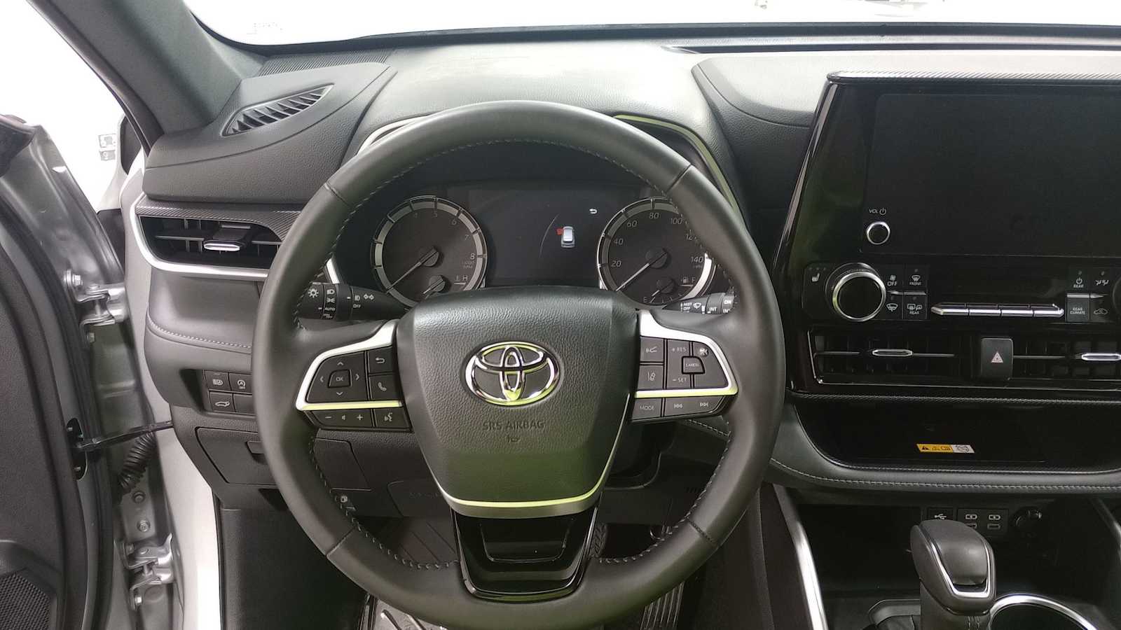 Vehicle image 21 of 33