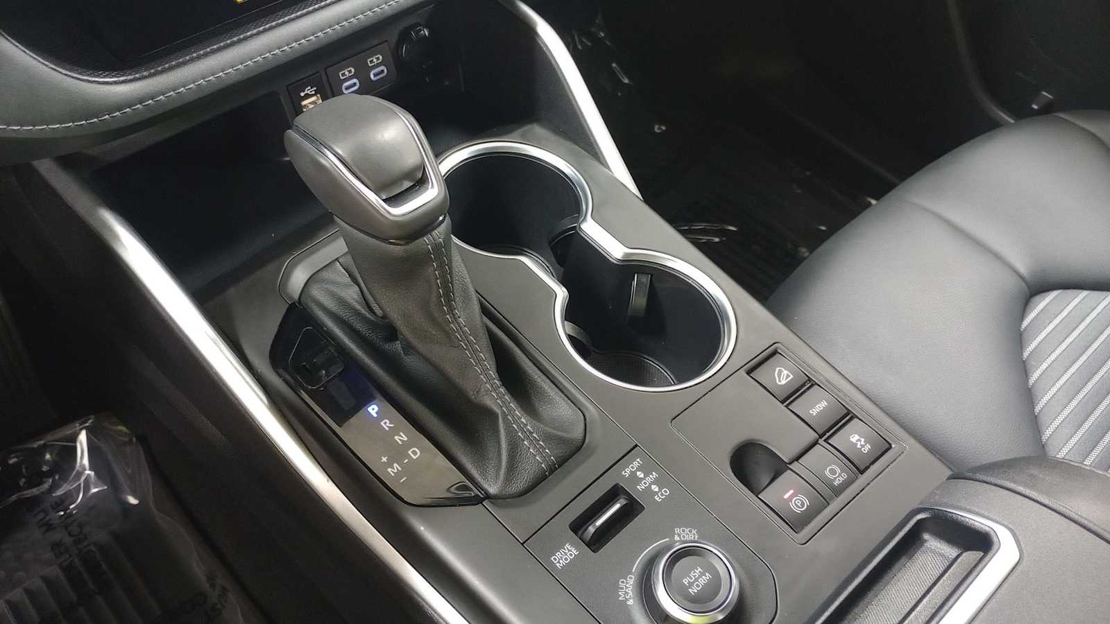 Vehicle image 27 of 33