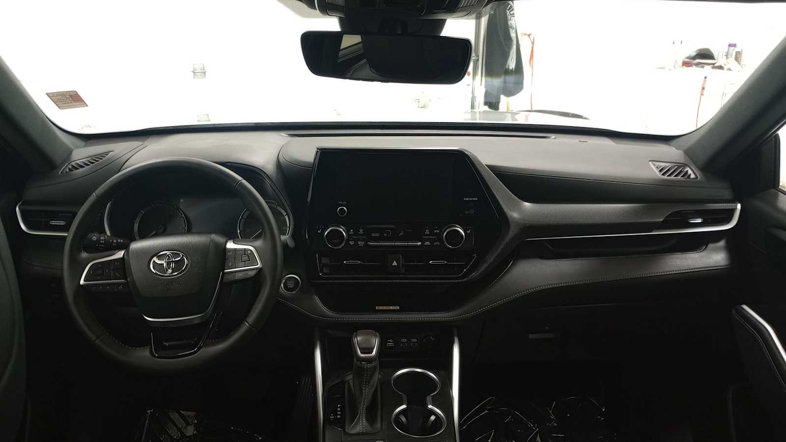 Vehicle image 19 of 33