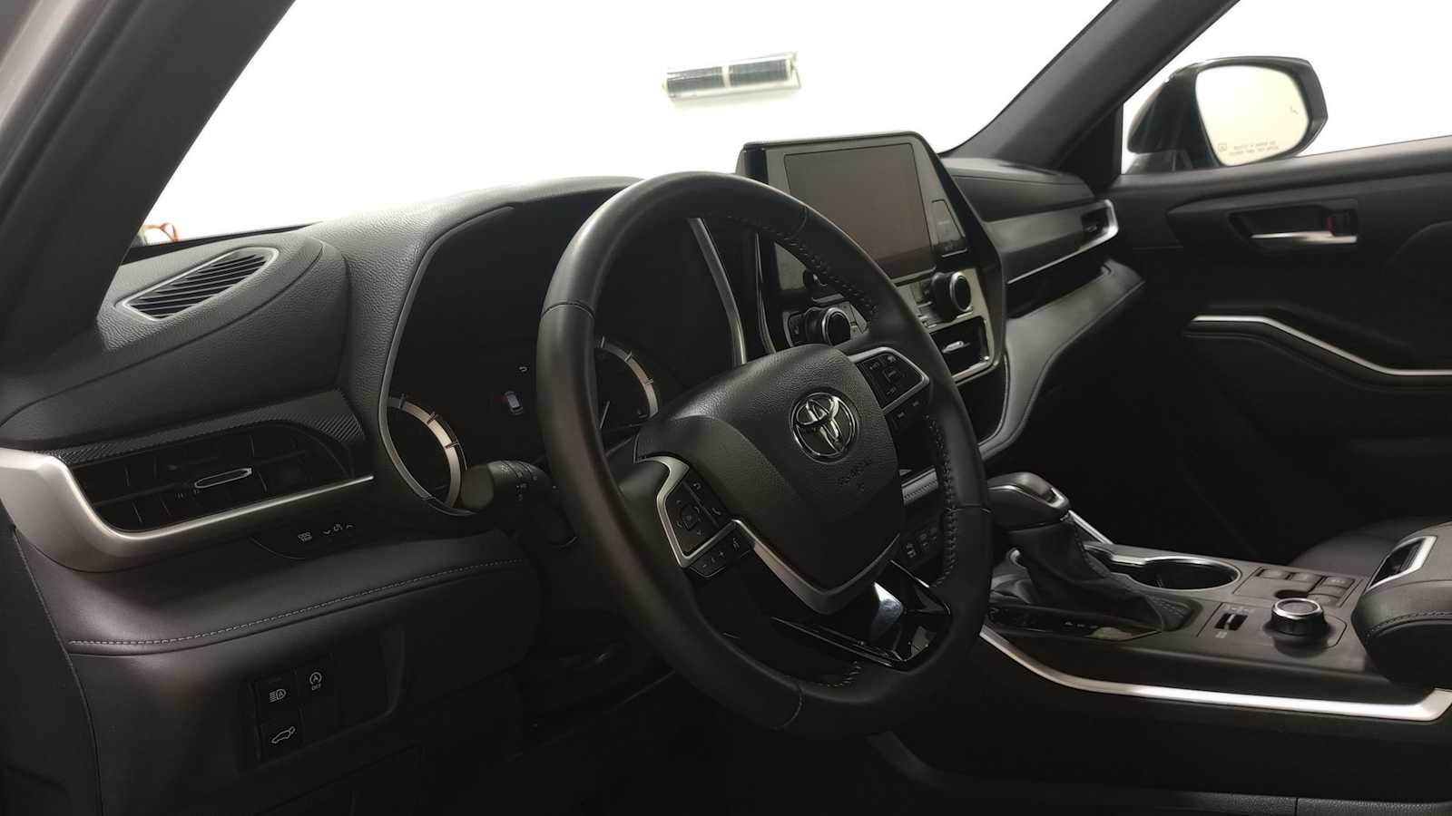 Vehicle image 20 of 33