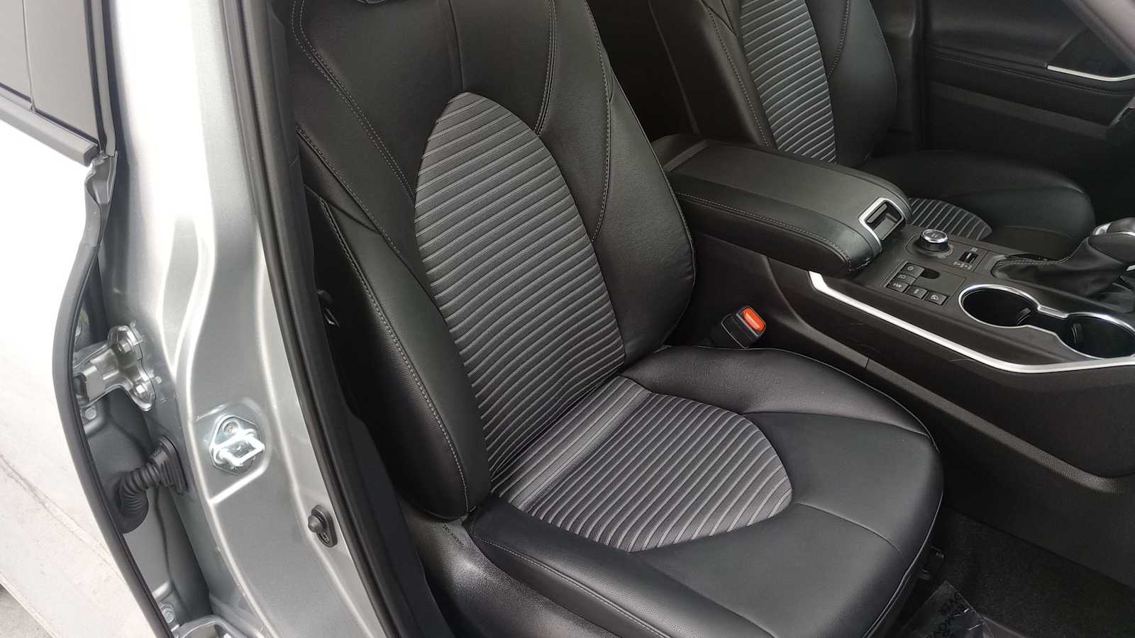 Vehicle image 13 of 33